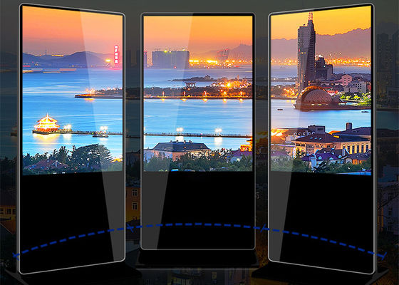55 นิ้วโฆษณาป้ายดิจิตอลที่มีหน้าจอสัมผัสจอแสดงผล lcd สำหรับตัวเลือกระบบ android กลางแจ้ง k